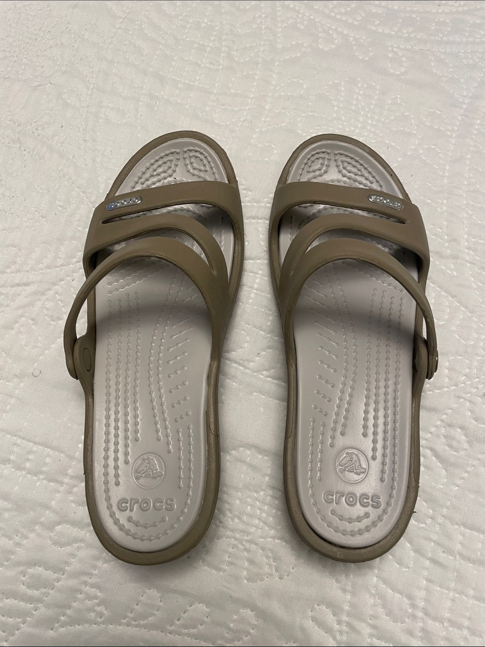 CROCS Women’s PATRICIA Tan Wedge Slides Slip On Sandals Size 6 LIKE NEW